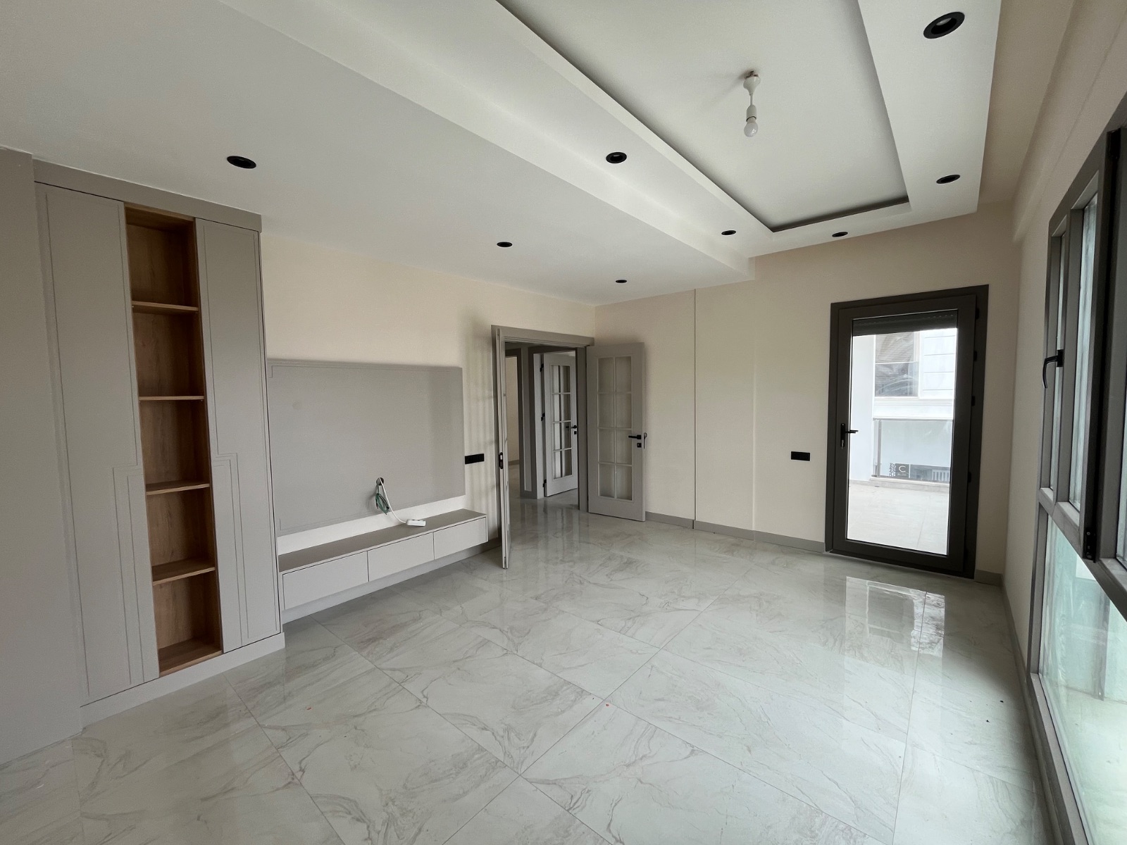 YENİSAFAKTA SIFIR SATILIK DAİRELER