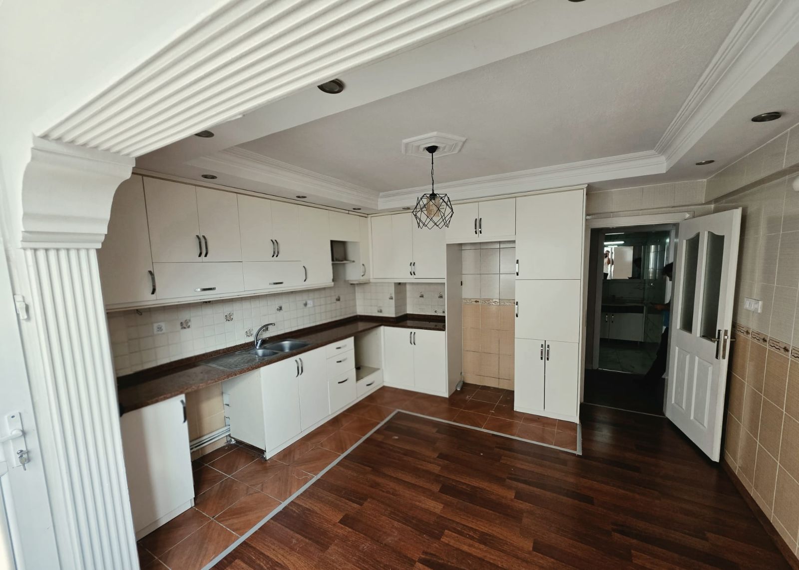  SIRAKAPILARDA SATILIK 4+1 DAİRE