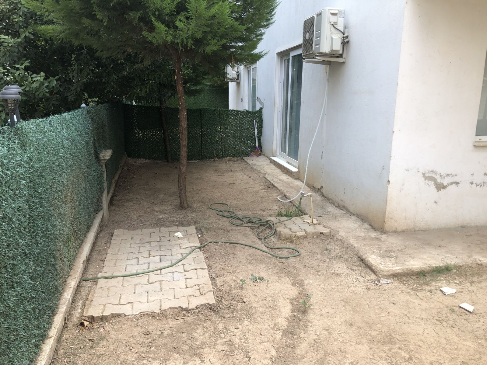 Zeytinköy’de Bahçe Kullanımlı Tam Eşyalı 1+1 Kiralık Apart
